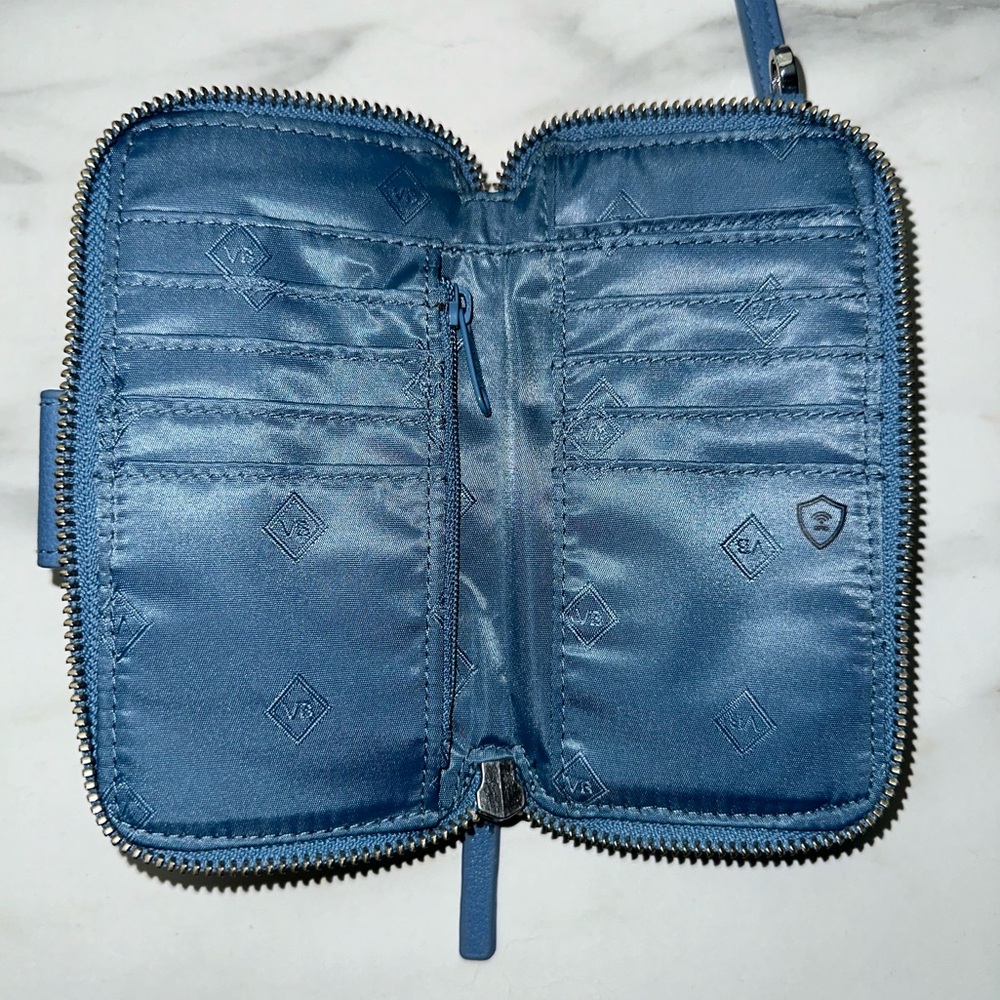 BNWOT Vera Bradley Smartphone Wristlet: “Painted Medallions” - Picture 16 of 16